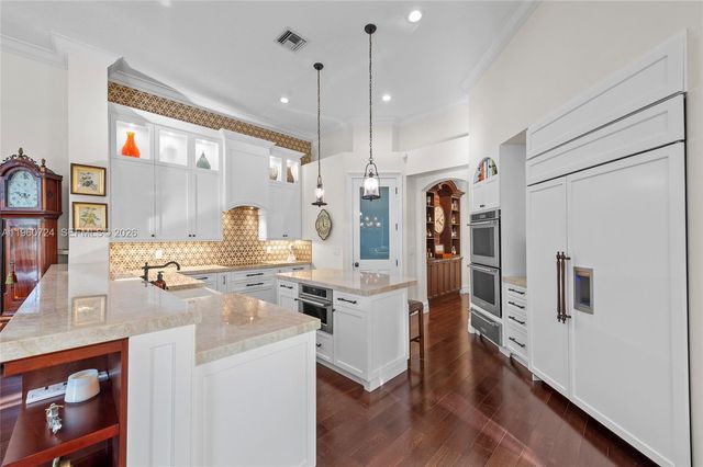 2567 Montclaire Cir, Weston, FL 33327