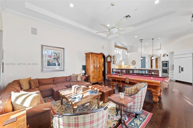 2567 Montclaire Cir, Weston, FL 33327