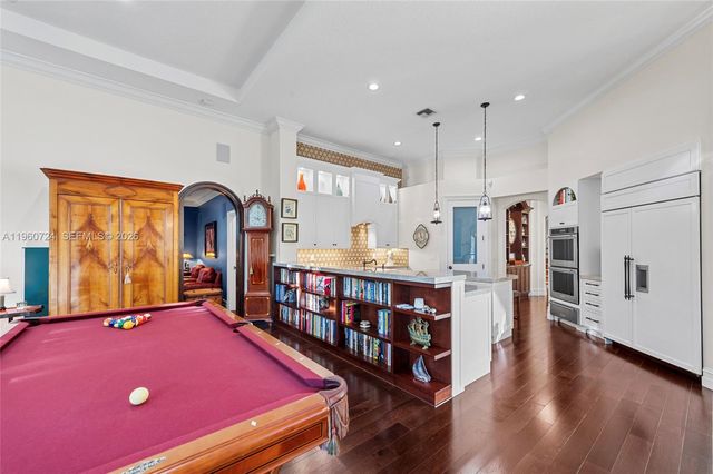 2567 Montclaire Cir, Weston, FL 33327