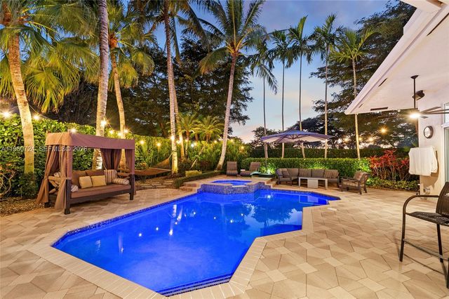 2567 Montclaire Cir, Weston, FL 33327