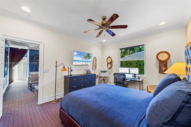 2567 Montclaire Cir, Weston, FL 33327