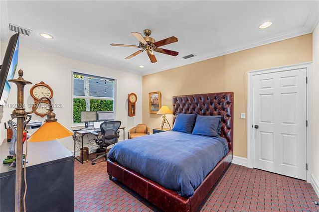 2567 Montclaire Cir, Weston, FL 33327