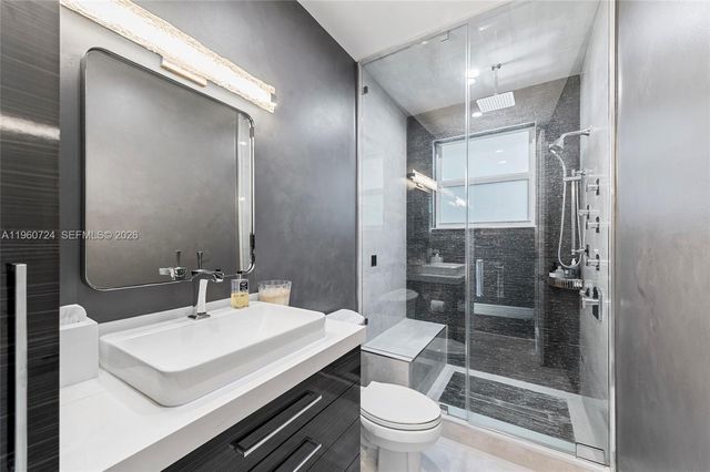 2567 Montclaire Cir, Weston, FL 33327