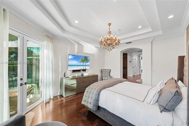 2567 Montclaire Cir, Weston, FL 33327