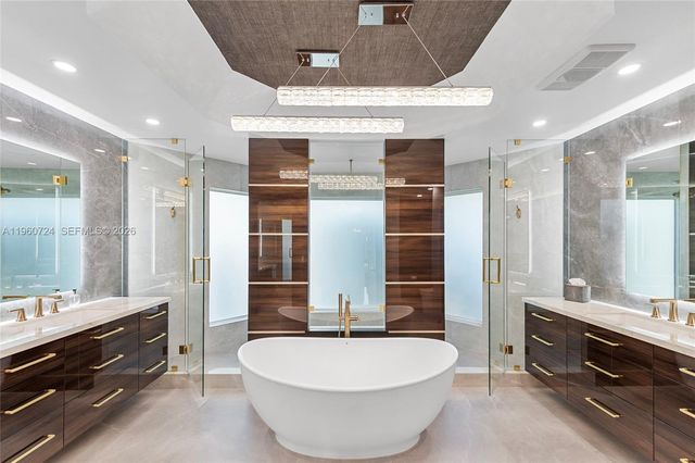 2567 Montclaire Cir, Weston, FL 33327