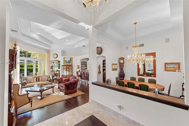 2567 Montclaire Cir, Weston, FL 33327