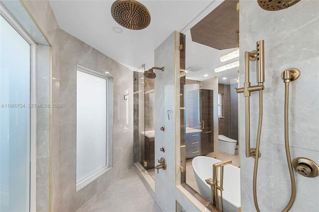 2567 Montclaire Cir, Weston, FL 33327