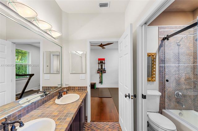 2567 Montclaire Cir, Weston, FL 33327