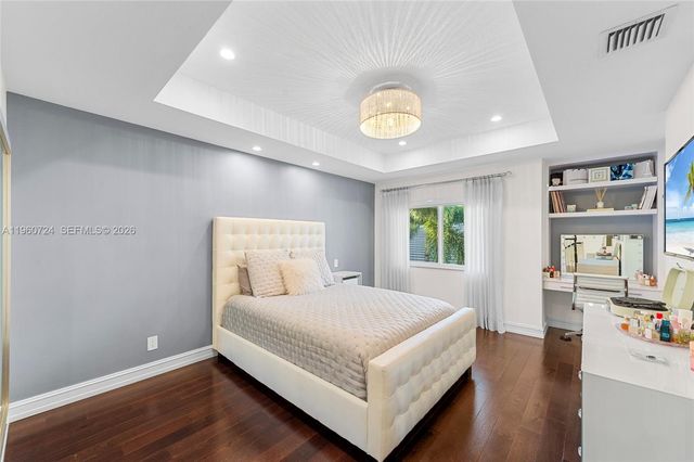 2567 Montclaire Cir, Weston, FL 33327