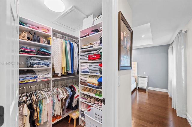 2567 Montclaire Cir, Weston, FL 33327