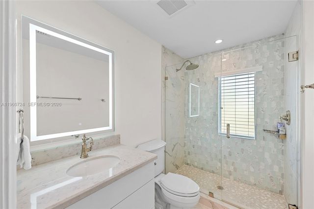 2567 Montclaire Cir, Weston, FL 33327