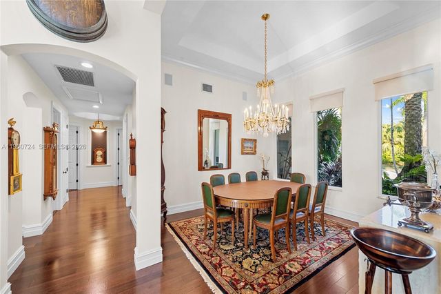 2567 Montclaire Cir, Weston, FL 33327