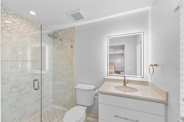 2567 Montclaire Cir, Weston, FL 33327