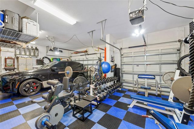 2567 Montclaire Cir, Weston, FL 33327