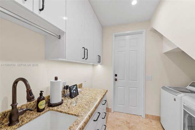 2567 Montclaire Cir, Weston, FL 33327