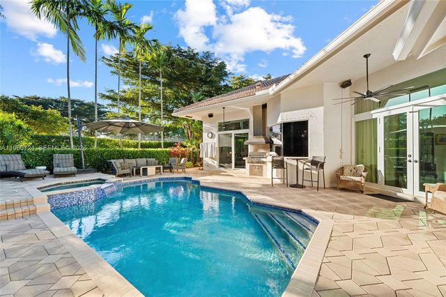 2567 Montclaire Cir, Weston, FL 33327