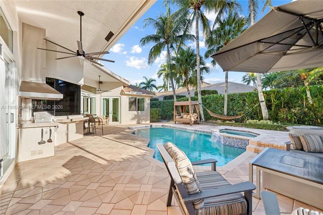 2567 Montclaire Cir, Weston, FL 33327