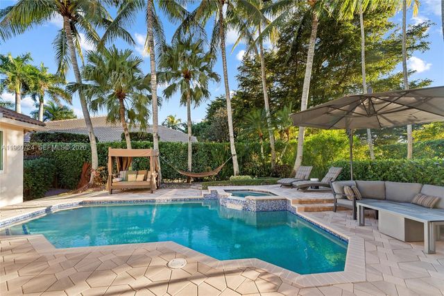 2567 Montclaire Cir, Weston, FL 33327