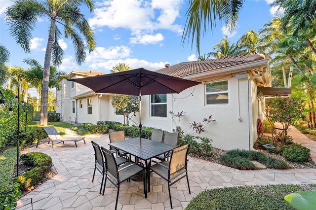 2567 Montclaire Cir, Weston, FL 33327