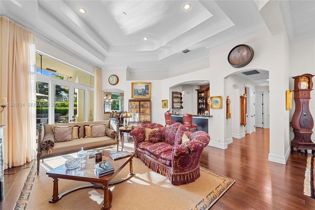 2567 Montclaire Cir, Weston, FL 33327