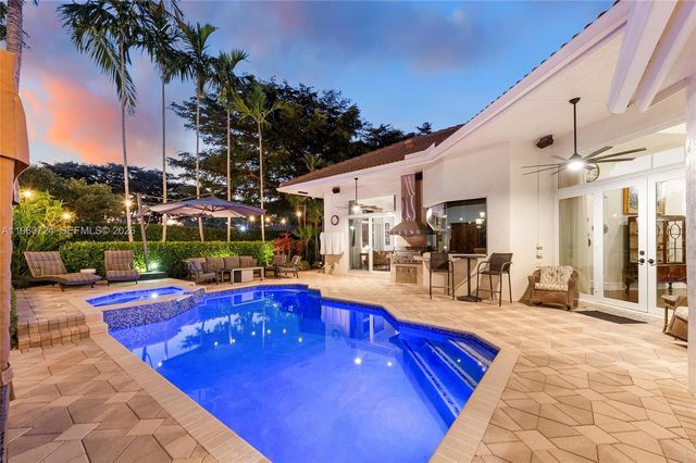 2567 Montclaire Cir, Weston, FL 33327