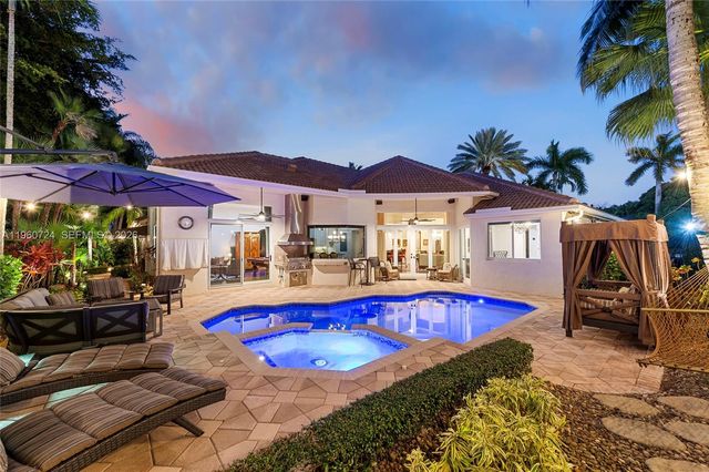 2567 Montclaire Cir, Weston, FL 33327