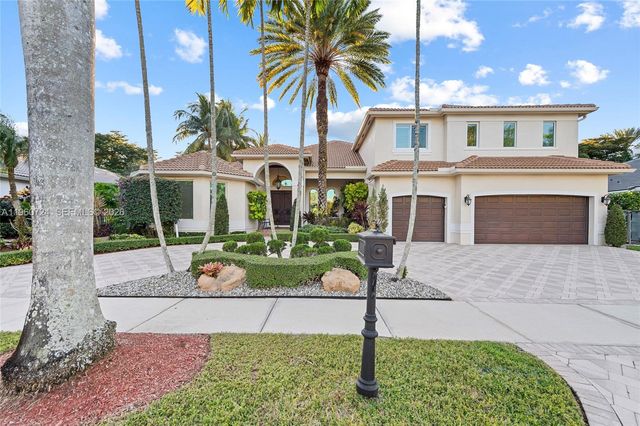 2567 Montclaire Cir, Weston, FL 33327