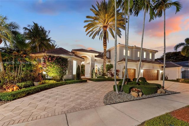 2567 Montclaire Cir, Weston, FL 33327