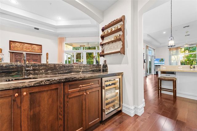 2567 Montclaire Cir, Weston, FL 33327