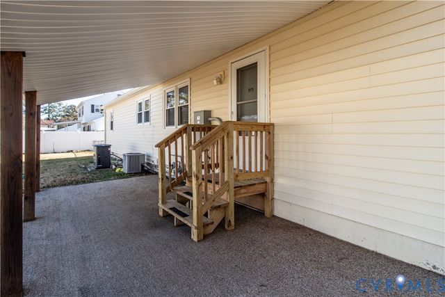 649 Bradford Ln, Petersburg, VA 23805