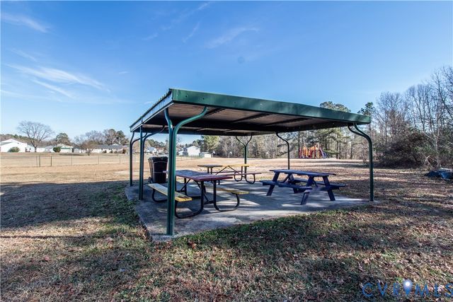 649 Bradford Ln, Petersburg, VA 23805