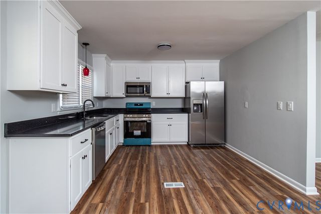 649 Bradford Ln, Petersburg, VA 23805