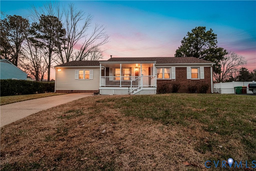 649 Bradford Ln, Petersburg, VA 23805