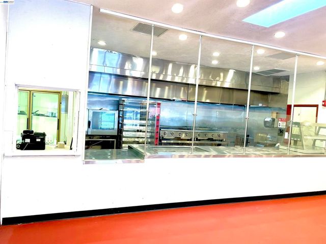 9219 International Blvd, Oakland, CA 94603