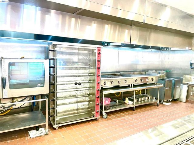 9219 International Blvd, Oakland, CA 94603