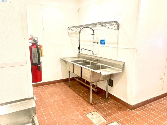 9219 International Blvd, Oakland, CA 94603