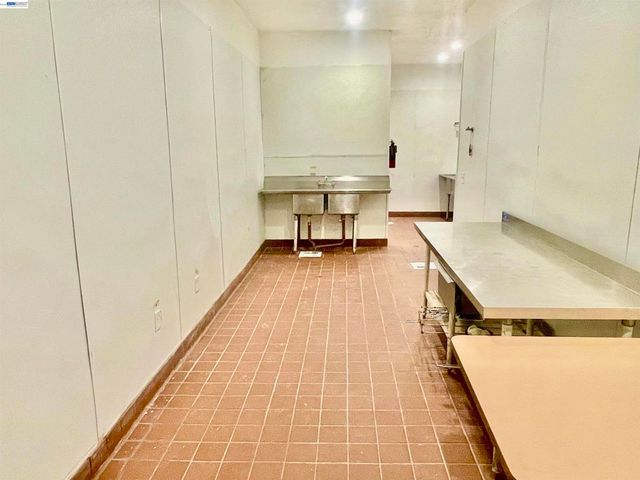 9219 International Blvd, Oakland, CA 94603