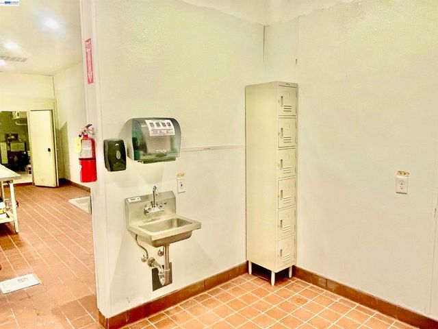 9219 International Blvd, Oakland, CA 94603