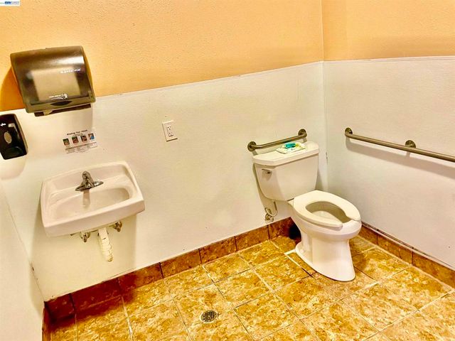 9219 International Blvd, Oakland, CA 94603