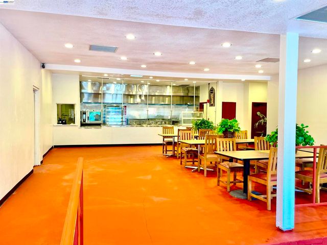 9219 International Blvd, Oakland, CA 94603