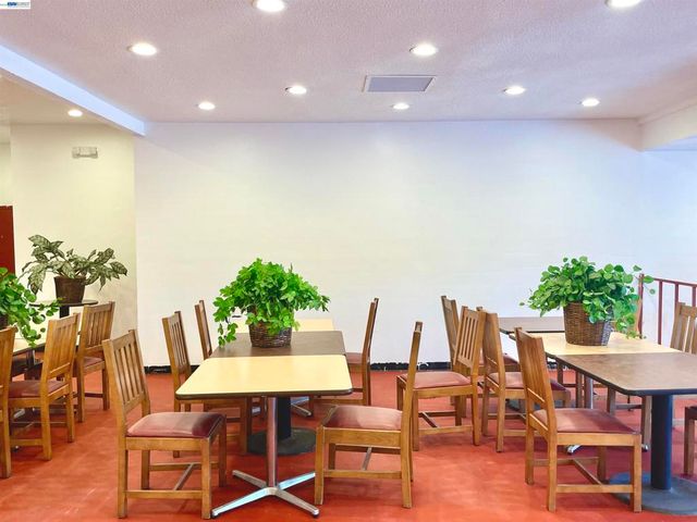 9219 International Blvd, Oakland, CA 94603