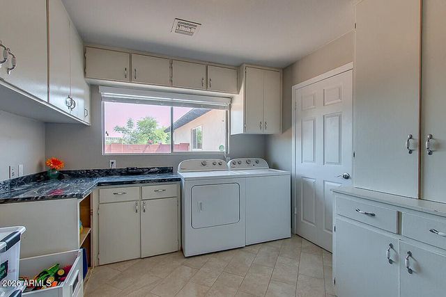 8701 E EDGEMONT Avenue, Scottsdale, AZ 85257