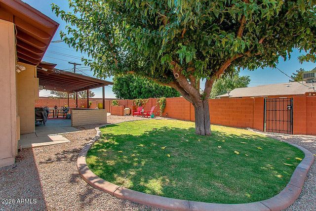 8701 E EDGEMONT Avenue, Scottsdale, AZ 85257