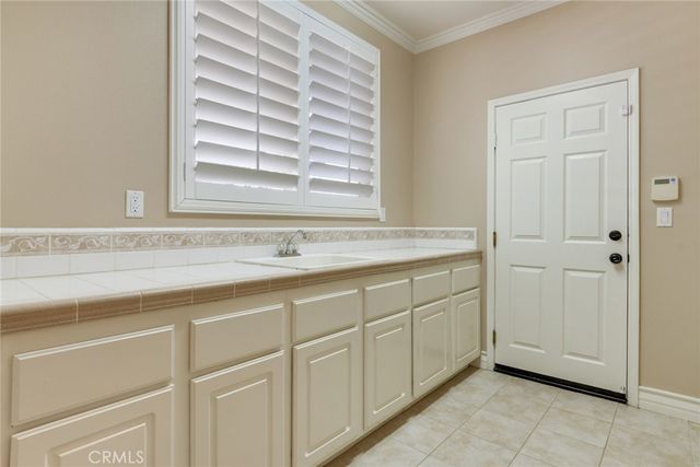 1910 Mesa View Lane, Redlands, CA 92373