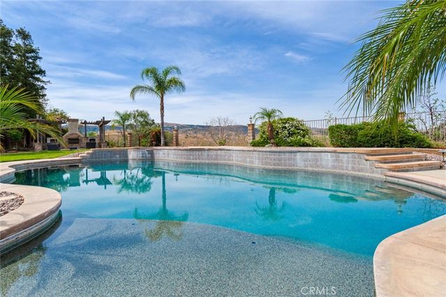 1910 Mesa View Lane, Redlands, CA 92373