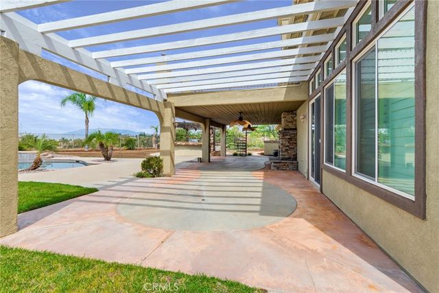 1910 Mesa View Lane, Redlands, CA 92373