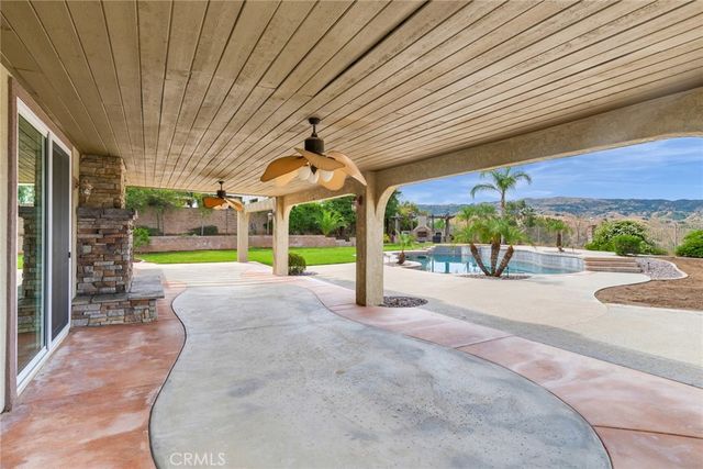 1910 Mesa View Lane, Redlands, CA 92373