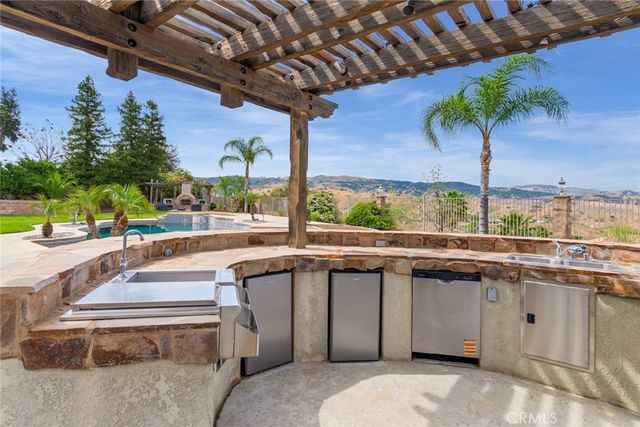 1910 Mesa View Lane, Redlands, CA 92373