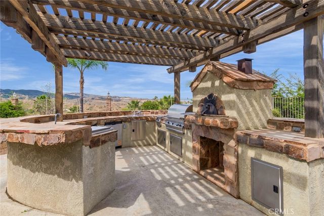 1910 Mesa View Lane, Redlands, CA 92373