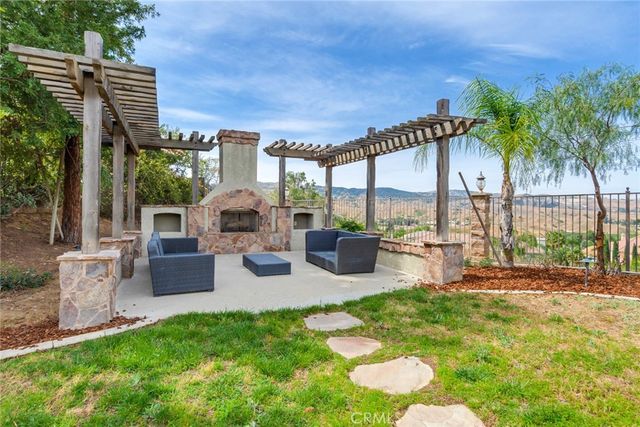 1910 Mesa View Lane, Redlands, CA 92373